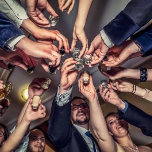 Koccintás a lagziban - esküvői fotózás