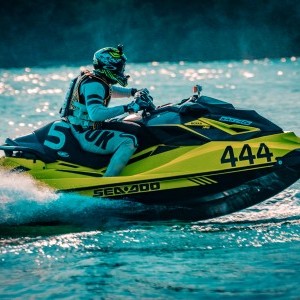 Száguldó jet-ski, bokeh hatás, kreatív színezés, rendezvény fotózás, sport fotózás